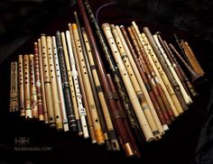 many different types of musical instruments lined up together