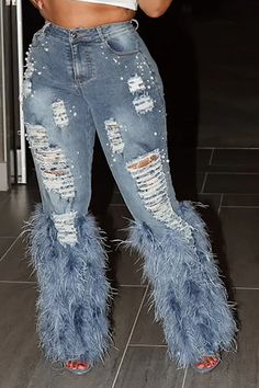 Looks Jeans, Denim Inspiration, Denim On Denim, Blue Feather, Looks Chic, Light Blue Denim, Fall Fashion Outfits, Casual Denim, Fall Trends