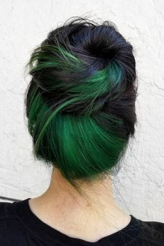 Captivating Ideas For Green Hair That Will Inspire You To Take The Plunge ★ Green Peek A Boo Hair, Peekaboo Hair Color Green, Cool Hair Color Ideas For Brunettes, Boo Hairstyle, Green Peekaboo Hair, Peekaboo Hair Color Brunettes, Peek A Boo Hair Color Ideas, Peek A Boo Hair Color, Hair Quizzes