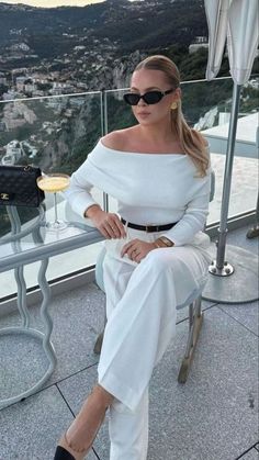 Corporate Attire Women, Elegant Classy Outfits, Classy Business Outfits, Summer Office Outfits, Chic Business Casual, Business Attire Women, Elegant Outfit Classy, Corporate Attire, Professional Outfits Women