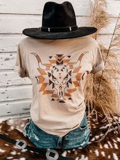 Western Things, Western Designs, Western Boutique, Rodeo Shirts, Western Outfit, Rodeo Outfits, Country Girls Outfits, Skull Tee, Western Design