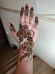 Arabic mehendi. Simple mehendi. Easy. Palm mehendi design. Henna Henna Mehendi Arabic, Henna For Palm Simple, Hena Designs Simple Palm, Simple Mendhi Designs Palms Easy, Palm Mendhi Design Easy, Pretty Henna Designs Palm, Eid Henna Palm, Traditional Henna Designs Palm, Mehandi Designs Aesthetic Palm