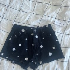 Pacsun High Rise Festival Jean Shorts Size 22 *Black With Daisys* Black Vacation Shorts For Spring, Black Shorts For Spring Vacation, Black Shorts For Vacation In Spring, Spring Vacation Black Shorts, Trendy Black Bottoms For Beach Season, Black Summer Bottoms, Black Beach Bottoms For Spring, Black Bottoms For Beach In Spring, Black Bottoms For Spring Beach Season