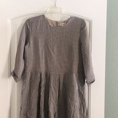 3/4 Sleeve Dress With Pockets! Stripes Are A Light Beige/Gray And Olive Green. It’s Really Cute And Flattering, I Just Ordered The Wrong Size And Was Unable To Return. Casual 3/4 Sleeve Mini Dress For Work, Casual Mini Dress With 3/4 Sleeves For Work, Spring Workwear Mini Dress With 3/4 Sleeve, Spring Mini Dress With 3/4 Sleeve For Workwear, 70s Fashion Dresses, Green It, Abercrombie And Fitch Dresses, Gray Cap, Silk Shift Dress