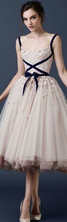 Blush Pink Prom Dress, Inspire Outfits, Paolo Sebastian, Pink Prom Dress, Applique Dress, Looks Chic, Gorgeous Gowns, Elie Saab, Looks Style