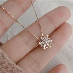 Women Girls Popular Snowflake Shining Crystal Necklace Rhinestone Snow Pendant Necklaces Gold Snowflake Jewelry For Party, Girlfriend Jewelry Gift, Girlfriend Jewelry, Pretty Jewelry Necklaces, Snowflake Necklace, Snowflake Pendant, Wedding Party Jewelry, Fancy Jewellery, Trendy Necklaces