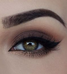 The search for the best eye shadow is over; these long-lasting eye makeup winners from Stila, Urban Decay and other eye shadow brands made our readers swoon Makeup Tip, Latest Makeup Trends, Smink Inspiration, Valentines Makeup, Hooded Eye Makeup, Makijaż Smokey Eye, Latest Makeup, Matte Eyeshadow, Makeup Hacks