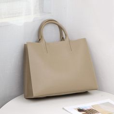 Looking to give your business style a modern update? Consider choosing this stylish women's tote bag. With its vertical square shape, it exudes elegance and sophistication. Crafted from genuine leather, it offers both durability and a touch of luxury. The solid pattern adds a sleek and professional touch, while the large capacity ensures ample space for all your essentials. Upgrade your style and make a statement with this fashionable and functional handbag.Specifications With/without interlining: Yes Texture: Cowhide Style 2: Fashion Trend Style: Shoulder Bag Style: Business Size: Medium Shoulder Strap Style: Single Root Shape: Satchels Shape: Verticle square Popular Style Name: Tote Bag Popular Elements: Contrast Color Place Of Origin: GUANG DONG Province Pattern Type: Solid Pattern: Sol Mobile Wallet, Business Briefcase, Bag Suitcase, Fashion Tote Bag, Business Style, Computer Bag, Computer Bags, Women's Handbags, Shoulder Messenger Bag