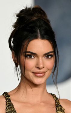 Kendall Jenner High Bun, Kendall Jenner Hair, Kendall Jenner Face, Crop Hair, Kendall Style, Peinados Recogidos