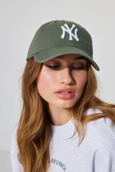 No bad hair days here! Finish off your OOTD with the 47 Brand Clean up Cap now available at Garage! Sport the iconic NY logo with all your most 'gram-worthy looks. - Garment Washed Cotton - Unstructured, relaxed fit - Curved bill - Embroidered front logo - Adjustable pull-through back fabric strap - Imported Baseball Cap Aesthetic, Cute Hats For Women, Cute Baseball Hats, Hair Jokes, Cap Outfits For Women, Zayn Malik Hairstyle, Comfy Vibes, Hailey Baldwin Style, Cap Outfit