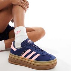 Addias Gazelle Size Women 6.5 Men 5.5 Brand New Doesn’t Fit Me Pop Of Color Outfits, Colourful Sneakers, Pink Gazelles, 2024 Shoes, Bright Shoes, Gazelle Bold, Bold Shoes, Adidas Originals Gazelle, Adidas Branding