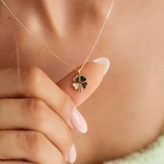 14K Solid Gold Clover Necklace for Women, Minimalist Necklace Girlfriend Gift, 4 Leaf Clover Necklace Birthday Gift for Her Handmade Jewelry - Etsy Switzerland Cute Girly Jewelry, Esty Shop.com Jewellery, 4 Leaf Clover Necklace, Necklace Girlfriend, Jewelry Necklace Simple, Luck Symbol, Meaningful Necklace, Clover Jewelry