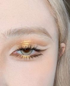 ً on X Ethereal Make Up Look, Cute Gen Z Outfits, Pale Yellow Makeup, Prom Makeup Graphic Liner, Light Pink And Gold Makeup Looks, Fun Makeup Ideas Hooded Eyes, Korean Makeup Western Face, Makeup Inspo Eyeshadow, Silver And Gold Makeup Looks