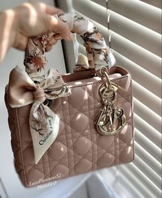 Miss Dior Bag, Sacs Tote Bags, Expensive Bag, My Style Bags, Trendy Purses, Classy Dresses, Luxury Bags Collection, Happy New Week, Girly Bags