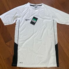 Nike Short Sleeve Brand New Size:Xl Nike White Sports Shirt, Nike Sporty White Shirt, White Moisture-wicking Crew Neck Shirt, Nike White Short Sleeve Shirt, White Casual Moisture-wicking Shirt, Aesthetic Photography People, Trash Fashion, Dri Fit Nike, Photography People