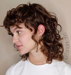 Wavy Wolf Cut, Wolf Cuts, Wolf Haircut, Mullet Haircut, Curly Mullet, Curly Hair Photos, Hair Inspiration Short