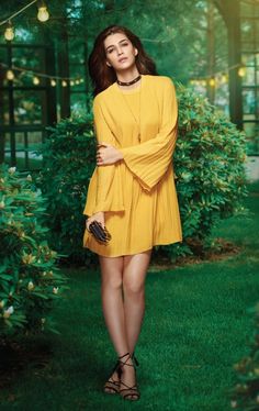 completely Yellow Thunder, Engineering Degree, Katrina Kaif Photo, Dresses Western, Female Celebrity Fashion, Stylish Fall Outfits, Katrina Kaif