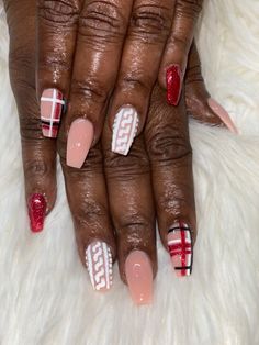 Red And White Sweater Nails, Christmas Nail Tips Designs, Christmas Nails With Sweater Nail, Christmas Plain Nails, Sweater Texture Nails, How To Do Sweater Nails, Christmas Nails Ideas Holiday, Christmas Nails Ballerina, Red Christmas Nails Winter