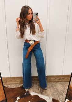 Western Style Work Outfits, Corporate Cowgirl, Casual Cowgirl, Leg Patchwork, Jeans Western, Western Fits, Cowgirl Outfit, Boho Cowgirl, Western Clothing