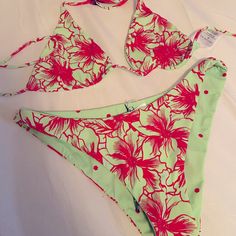 Nwt Leni Swims Bloom Reservable Bikini Xl **Never Worn** Xl Triangle Top Xl Staple Bottom Floral Pattern And Polka Dot Green And Red Reversible Top And Bottom! Great Suit, Doesn’t Fit! Archived, No Longer Available! Tropical Style Green Swimwear For Pool, Leni Swims, Green Halter Neck Swimwear With Floral Print, Green Floral Beachwear Bottoms, Green Floral Print Halter Neck Swimwear, Tropical Green Underwire Swimwear, Beachwear Swimwear With Vibrant Green Print, Green Tropical Underwire Swimwear, Tropical Pink Underwire Swimwear