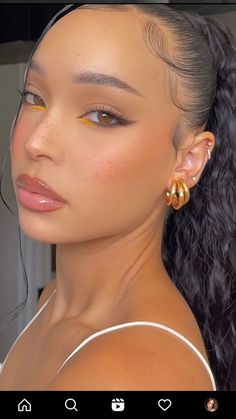 Alissa Janay, Mocha Makeup, Makeup For Hooded Eyelids, Eye Makeup For Hooded Eyes, Siren Eyes, Yellow Eye Makeup, Brown Girls Makeup, Yellow Makeup, Natural Beauty Makeup