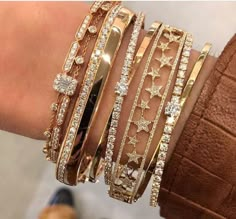 Gold Bracelets Stacked, Wrist Jewelry, Dope Jewelry, Classy Jewelry, Stacked Jewelry, Jewelry Lookbook, Fancy Jewelry, Girly Jewelry, Jewelry Inspo