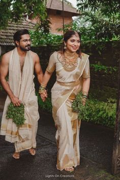 Guruvayoor Wedding Bride, Kerala Bridal Saree Hindus, Groom South Indian Wedding Outfits, South Indian Wedding Saree For Bride, Kerala Temple Wedding, Set Mundu Kerala Bride, South Indian Couple Wedding, Temple Wedding Indian, South Indian Temple Wedding