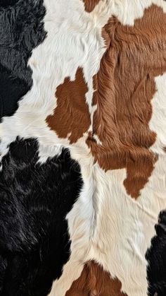 an animal skin pattern with brown and white colors