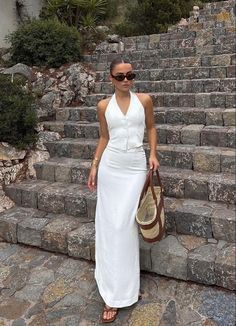 Summer In Italy Dresses, Business Vacation Outfits, White Linen Dress Outfit Classy, White Winery Outfit, Elegant European Fashion, Classy Linen Outfit, Bali Holiday Outfit Ideas, Linen Outfits For Women Classy, Summer Winery Outfit