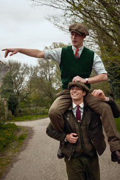 Captured in the countryside of England’s South Coast, our #PoloRalphLauren icons, including the Cable-Knit Wool-Cashmere Sweater Vest, are reimagined for the #PoloOriginals collection. Ralph Lauren Formal Men, Men’s British Fashion, Old Outfits Vintage Men, British Boys Aesthetic, Old Money Photoshoot, Money Photoshoot, Countryside Outfit, Old School Outfits, Dapper Gentleman Style