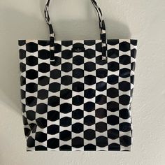 Kate Spade New York Bon Shopper Daycation Tote Bag. Stored In Original Box. Never Used. Still Has Tags. Rare Find. White & Black/Monochrome Tote Black Monochrome, Bags Kate Spade, Kate Spade Bags, Kate Spade New York, Womens Tote Bags, Original Box, White Black, Kate Spade, White And Black