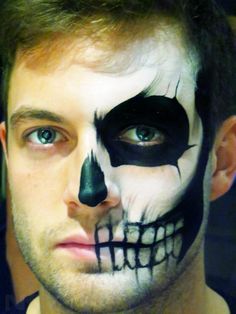 Natasha Kudashkina Human Painting Halloween Makeup Witch, Halloween Hombre, Michaels Halloween, Human Painting, Monster Makeup, Dead Makeup, Creepy Halloween Makeup, Cool Halloween Makeup, Face Paint Makeup