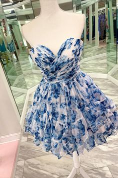 Get ready to turn heads in our Blue Print Sweetheart Ruffle Homecoming Dress! The stunning blue print and sweetheart neckline radiate confidence and charm. With a multi-layer ruffle skirt and short length, this dress is perfect for homecoming or any dance event. Be the center of attention and make a statement in this dress!#shortformaldresses#schooleventdress#holidaydress#graduationdress#cocktaildress#homecomingdress#hocodress Short Princess Dress, Burgundy Prom Dress Long, Prom Dresses Burgundy, Hot Prom Dress, Ombre Prom Dresses, Prom Dresses Simple, Dance Event, Radiate Confidence, Blue Corset