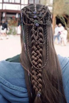 Hairstyle I found on a Viking page. Scottish Hairstyles, Viking Braids, Avatar Dr, Hair Tutorials, Httyd