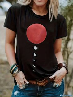 Orcajump - Plus Size Luna Moon Print T-shirt, Women's Plus Casual Round Neck Slight Stretch T-shirt Casual Short Sleeve T-shirt With Moon Print, Black Moon Print Graphic Tee, Black Short Sleeve T-shirt With Moon Print, Black Graphic Tee With Moon Print, Summer Moon Print Crew Neck Top, Summer Short Sleeve Top With Moon Print, Casual Moon Print Short Sleeve T-shirt, Casual Crew Neck Top With Moon Print, Black Short Sleeve Top With Moon Print