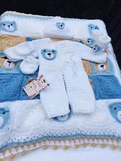 a crocheted baby blanket with teddy bears on it