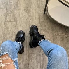 Combat Boots Aesthetic, Looks Hippie, Doc Martens Outfits, Martin Shoes, Ootd Aesthetic, Doc Marten Oxford, Doc Martens, Types Of Fashion Styles