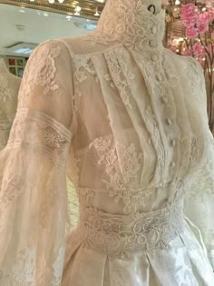 Retro Wedding Gown, Sukienki Maksi, Retro Wedding Dresses, Gaun Koktail, Outing Outfit, Buy Dresses Online, Retro Wedding, Vintage Gowns, Ladies Gown