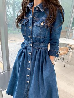 Mujer Vestido de Columpio Vestido camisero vaquero Vestido largo maxi Mezclilla Formal Casual Exterior Vestido de invierno Diario Cuello Camisero Frunce Bolsillo Manga Larga Invierno Otoño Primavera 2024 - $61.99 Denim Dress Ideas, Denim Shirt Dress Outfit, Denim Formal, Minimalist Fall Outfit, Shirt Dress Maxi, Denim Dresses Online, Denim Jumper Dress, Womens Outfits, Modest Summer Dresses