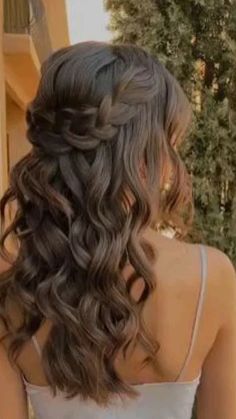 Find the perfect prom hairstyle with our trendy and chic ideas. From elegant updos to cute and easy styles, get inspired with our comprehensive guide to achieve a beautiful look for your big night.#fashion #aesthetic #hair #hairstyles #hairgoals #prom #promhairstyle #hairstyleinspiration #hairstylesforthinhair #haircolor #haircut Hoco Hairstyles With Extensions, Simple Hoco Hairstyles Ponytail, Beautiful Hair Pictures, Cute Prom Updos For Long Hair, Hoco Hairstyles For Thick Hair, Hoco Hairstyles Curled Down, Homecoming Hair With Extensions, Cute Half Up Half Down Hoco Hair, Hoco Hairstyles Dark Hair