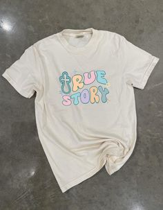 This True Story Graphic shirt can be long sleeve or short sleeve. In the perfect pastel colors for spring. Cute Cream Tops With Letter Print, Spring Multicolor Shirt With Letter Print, Pastel Long Sleeve Cotton Tops, Retro Spring Shirt With Text Print, Trendy Spring Shirt With Letter Print, Trendy Letter Print Shirt For Spring, Cute Pastel Tops For Spring, Cream Cotton T-shirt For Spring, Trendy Funny Print Shirt For Spring