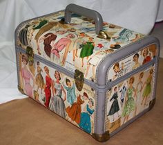 Repurposed Vintage Suitcase, Sewing Box Ideas, Decoupage Suitcase, Vintage Suitcase Decor, Suitcase Decor, Vintage Train Case, Vintage Sewing Box, Old Suitcases, Decoupage Diy