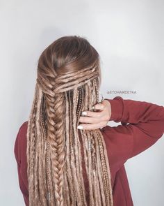 Wedding Hairstyles For Dreadlocks 2022/23 Guide And FAQs ★ wedding hairstyles for dreadlocks braided Wedding Hairstyles For Dreadlocks, Dread Lock Wedding Hairstyles, Wedding Hairstyles Side Braid, Braid Hairstyles Simple, Wedding Dreadlock Hairstyles, Clear Wedding Shoes, Wedding Dreadlocks, Styling Dreadlocks