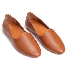 Buttery leather, superior comfort, and a natural saddle brown color make these the ultimate shoes in class and versatility. Handcrafted in Portugal from high quality and supple leather. EVA midsole for added comfort. Two options of interchangeable insert for custom fit. Additional heel insert for underneath the footbed to increase lift. Adhesive padding to attach in heel cup for additional cushion. Potli Bags, Saddle Brown, Western Wedding, Wedding Service, Bride Bridal, Designer Earrings, Custom Fit, Brown Color, Mini Bag