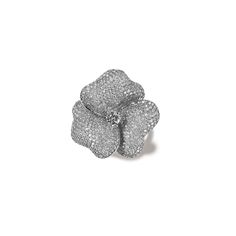 Elegant Diamond Flower Ring, Luxury Diamond Flower Ring For Formal Occasions, Luxury Diamond Flower Ring For Formal Events, Luxury Flower Shaped Brilliant Cut Diamond Ring, Luxury Diamond Flower Ring With Single Cut Diamonds, Luxury Diamond Flower Ring With Center Stone, Luxury Diamond White Flower Ring With Brilliant Cut, Luxury Brilliant Cut Diamond White Flower Ring, Luxury White Gold Flower Shaped Diamond Ring