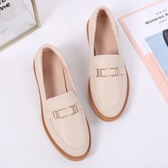 Retro loaferflate small leather light-mouthed shoes Leather Loafers Women, Shoes Retro, Fur Shoes, Leather Loafer Shoes, Winter Shoes For Women, Beige Shoes, American Fashion, Fashion High Heels, Casual Flats