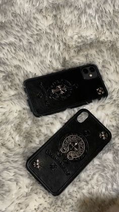 Chrome Hearts Aesthetic, Hearts Aesthetic, School Bag Essentials, Accessory Inspo, Girly Phone Cases, Jewelry Luxury, Aesthetic Black, Jewellery Gold, Gold Diamond Earrings