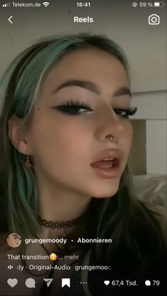 Grungy Makeup Look Aesthetic, Dark Makeup Looks Grunge Tutorial, Grunge Prom Makeup, Easy Alt Makeup, Light Grunge Makeup, 90’s Grunge Makeup, Egirl Eyeliner, Grunge Makeup 90s, Grunge Eyeliner