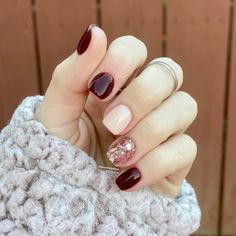 Nail Designs With Maroon, Black Fall Nails Acrylic, Simple Short Gel Nails Fall, Nail Designs Sns Powder Fall, February Shellac Nails, Short Gel Manicure Fall, Monochromatic Nails French Tip, Fall Dip Manicure Ideas, Fall Gel Pedicure Ideas