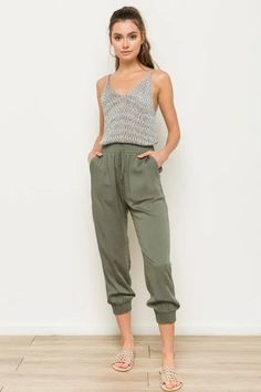 Classic Comfy Pocket Joggers Jolie Vaughan | Online Clothing Boutique near Baton Rouge Jogger Outfit, Kibbe Romantic, Affordable Boho, Knit Joggers, Disney Bounding, Joggers Outfit, Pants With Pockets, Sports Fashion, Boutique Fashion